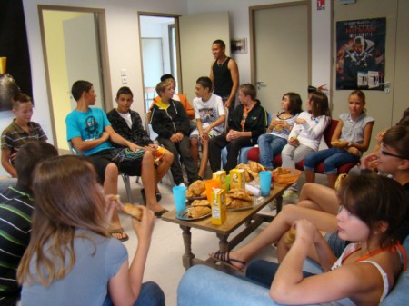 Petit déjeuner au foyer entre jeunes